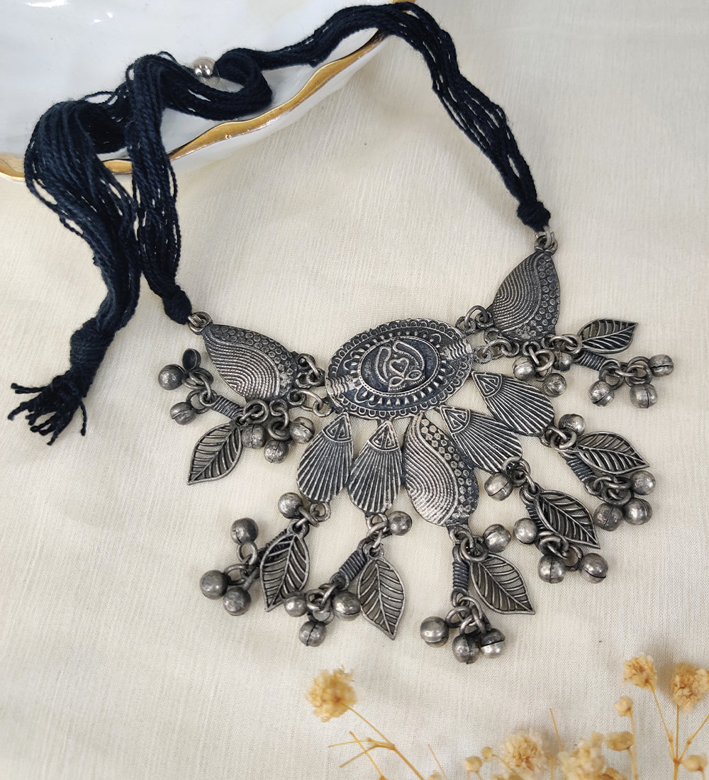 Vintage Leaf Choker