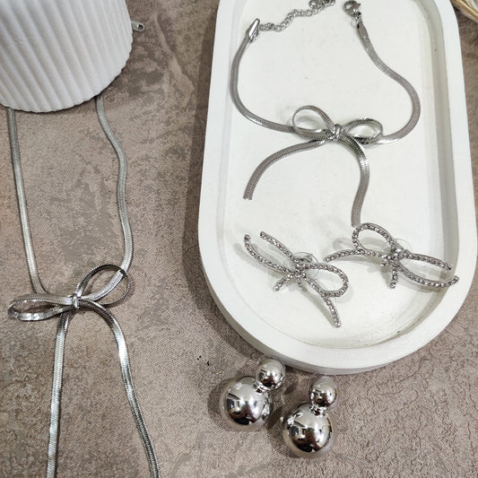 Silver Bow Chic Set