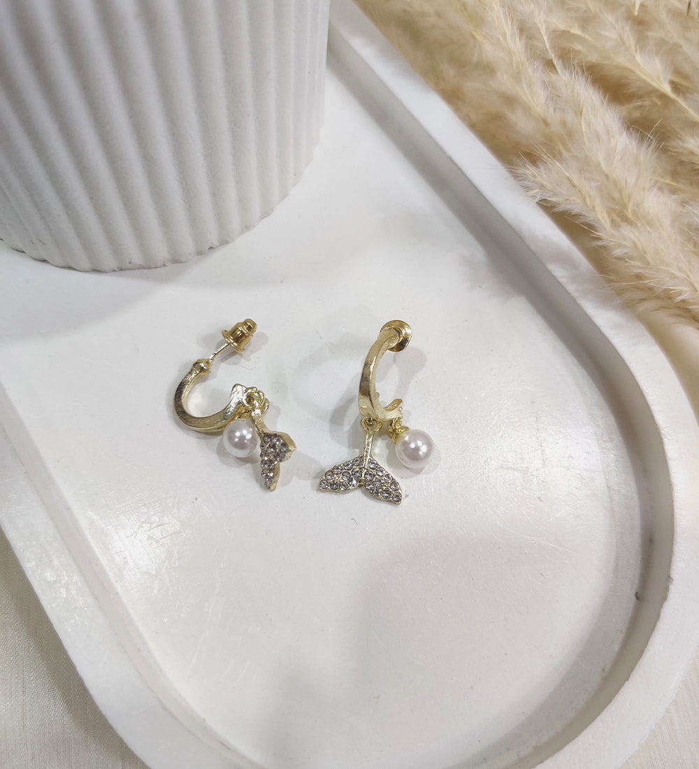 Fish Tail Pearl Earrings
