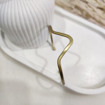 Minimal V-Curve Gold Cuff
