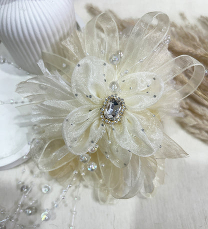 White Noir Hana Hair Clip