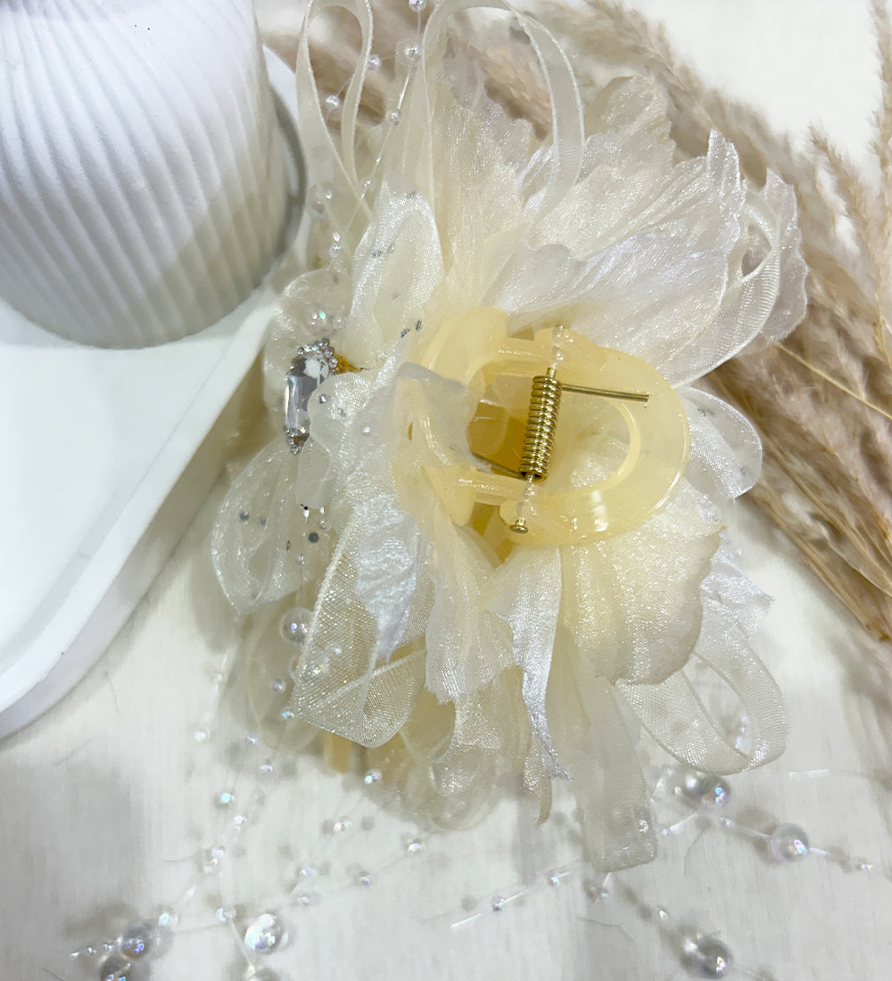 White Noir Hana Hair Clip