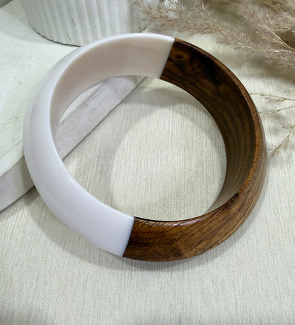 Handcrafted Look White & Wood Resin Bangle